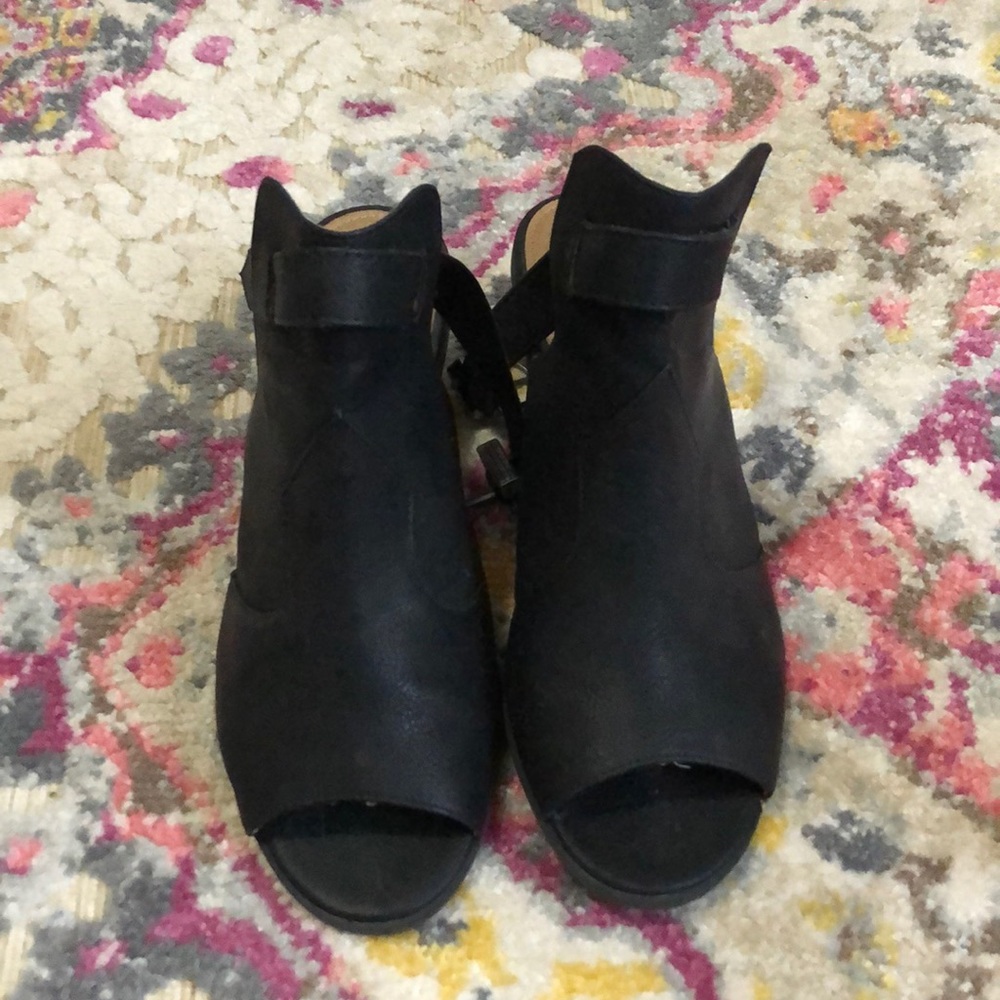 Black Block heel wedges